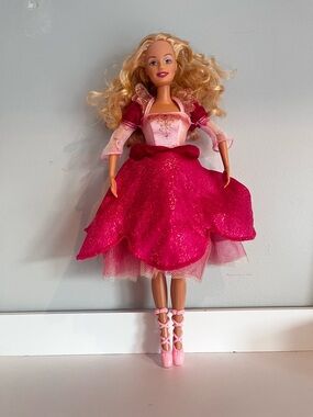 Barbie And The 12 Dancing Princess's Princess Genevieve Doll Mattel working